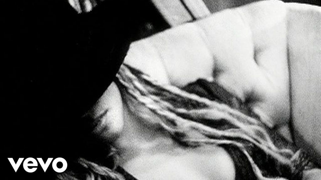 Underneath your clothes – Shakira